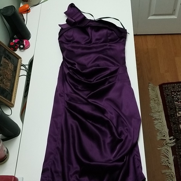 Purple midi ruffled one shoulder dress - Picture 2 of 5